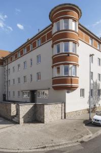 4-Room Luxury Apartment - close to Central Station, free parking, kitchen