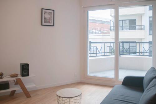 47 m brand new with balcony near Paris