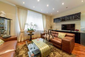 4892 Privatapartment List