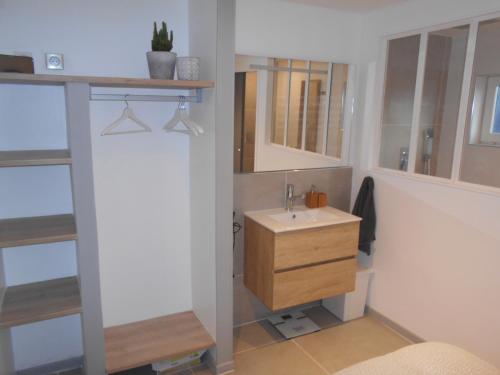 4MIN ORLEANS APPT 1CHB PLEIN AU CALME AVEC TERRASSE ET PARKING DEVANT