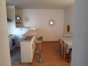 5 minutes des Arènes, parking, 6 couchages + 1 lit bébé