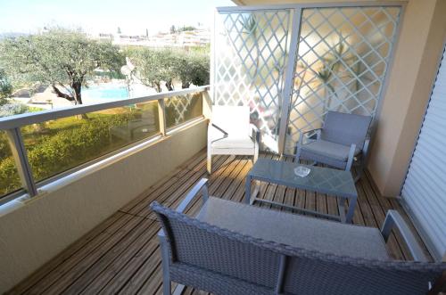 Appartement Appartement 5 personnes avec piscine sur la Corniche Fleurie à Nice 96 AVENUE CORNICHE FLEURIE Nice