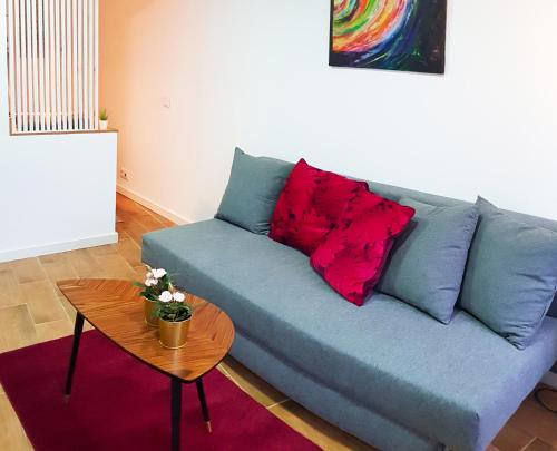 * 5 Star Apartment in Historic District * walk 2 Alfama!