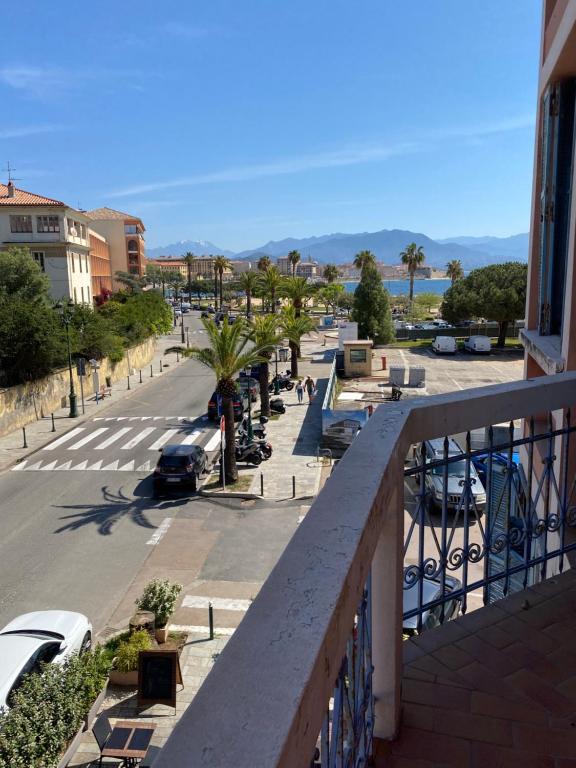 Appartement Appartement 50m2 pied dans l’eau 1 Rue Davin, 20000 Ajaccio