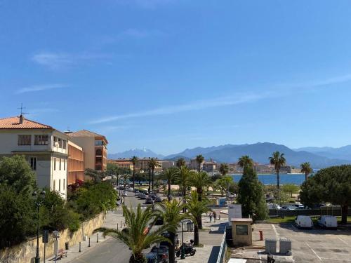 Appartement Appartement 50m2 pied dans l’eau 1 Rue Davin Ajaccio