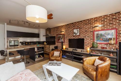 53m with balcony near the Parc de la Villette