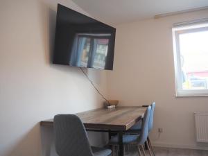 58-Zoll SmartTV & Kaffeevollautomate nahe Campus