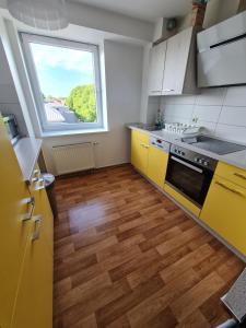 6 bedroom Private APARTMENT & Lounge