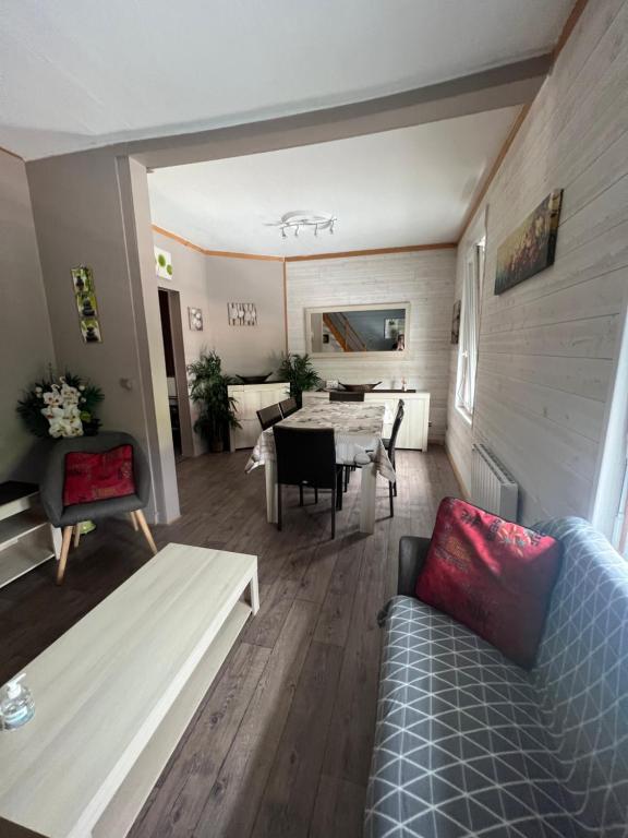 Appartement APPARTEMENT 6 PERSONNES CLASSE 2 ETOILES LEBOUCQ Laurent 921 Avenue de la Plage, 80120 Fort-Mahon-Plage