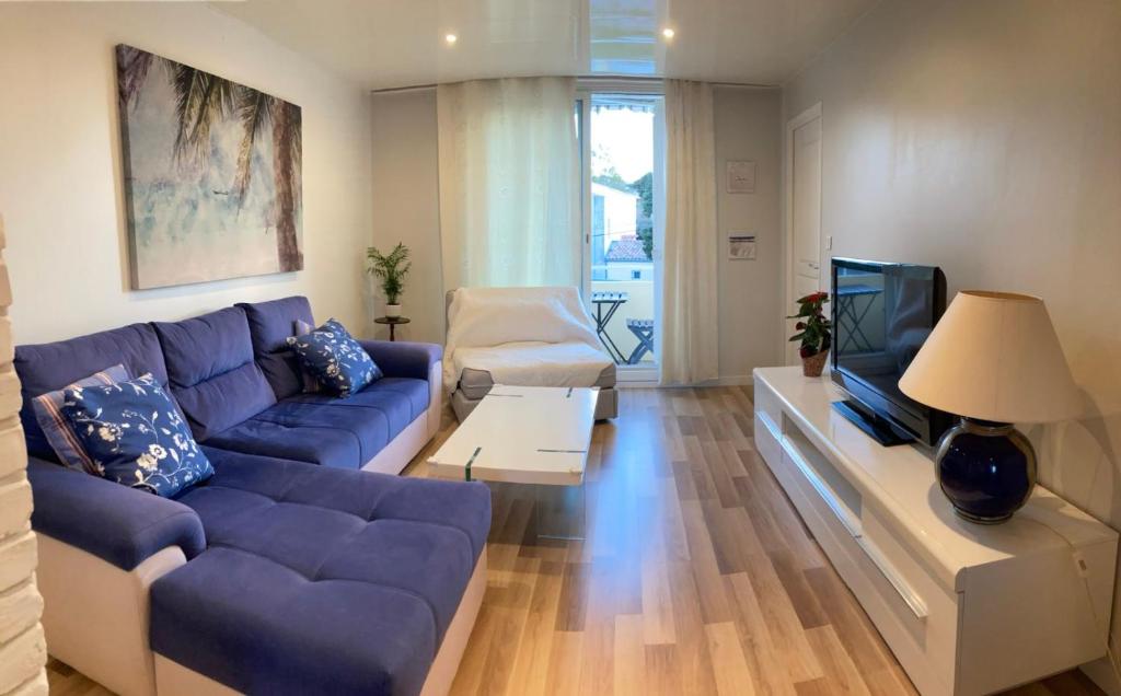 Appartement 60 m2 , 2 chambres, très calme, plage et commerces à 3 minutes à pied, WIFI fibre optique et parking gratuit 98 Rue des Roses, résidence Hippocampe, Bâtiment B, entrée B, étage 1 à gauche 83500 La Seyne-sur-Mer