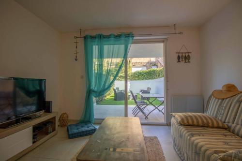 60m With Gardens Residence With Pool Tennis