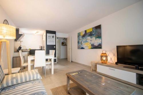 60m With Gardens Residence With Pool Tennis