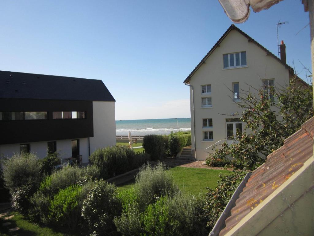 60m With Gardens Residence With Pool Tennis