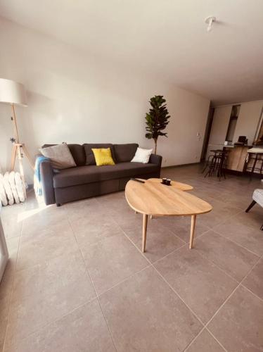 65 m with terrace in a modern residence