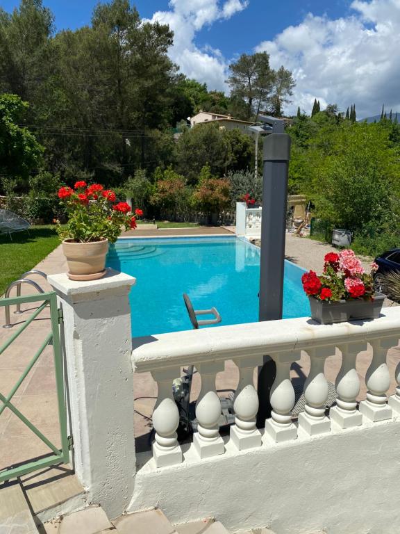 650 la semaine juillet et août Studio meublé accès piscine libre 245 Route de Pégomas, 06130 Grasse