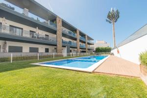 800m from the boat to Praia das Cabanas, with Pool, Terrace, Wifi and aircon