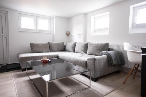 80qm Apartment, WLAN, Parkplatz, 4 Rooms, Smart TV, Keller Basement