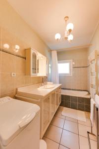 85 m2, calme , parking, centre ville