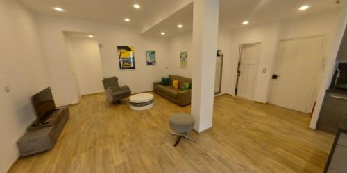 85m Near The City Center and The Train Station