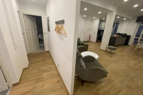85m Near The City Center and The Train Station
