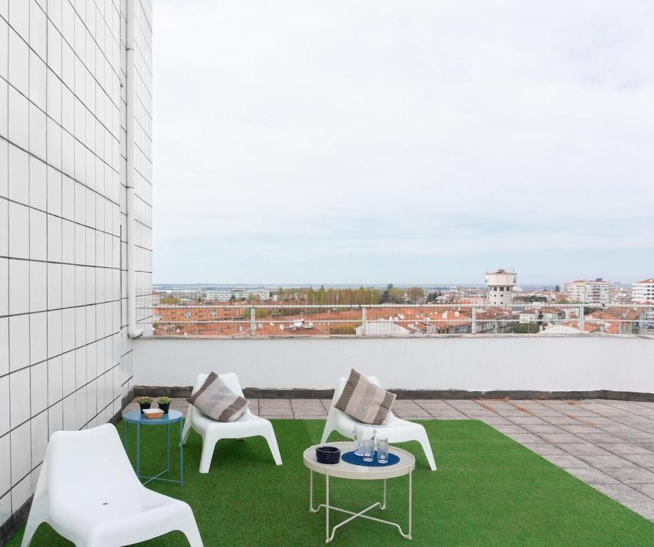 8ROOFTOP - T2 com terraço e vista para as salinas! 177 Rua Mário Sacramento, 3810-106 Aveiro