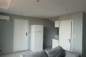 90 m quiet with balcony near downtown