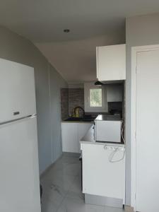 90 m quiet with balcony near downtown