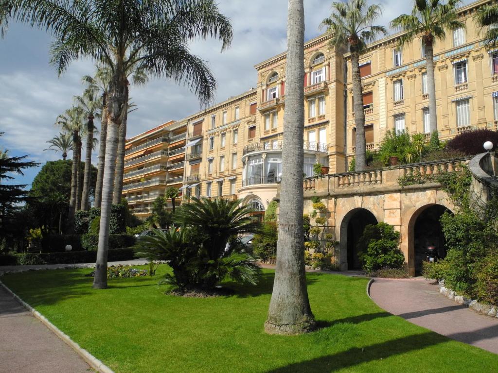 Appartement 90m2 Apartement - Les Palmiers de Cannes 2 Place Stanislas 06400 Cannes