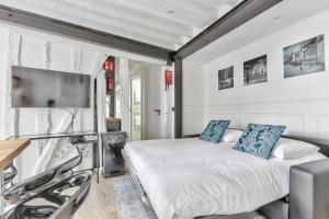 Appartement 93 - Luxury Flat in Le Marais Notre-Dame de Nazareth 65 75003 Paris Île-de-France