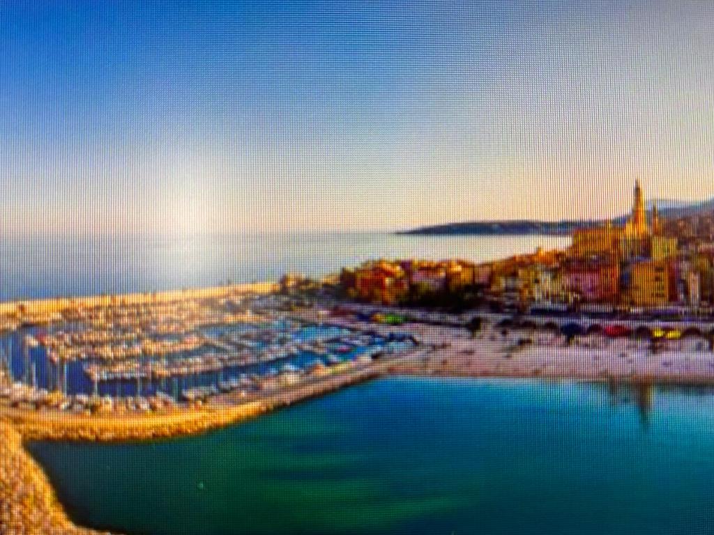 A 15 minutes de Monaco avec parking et piscine 64 Avenue des Acacias, 06500 Menton