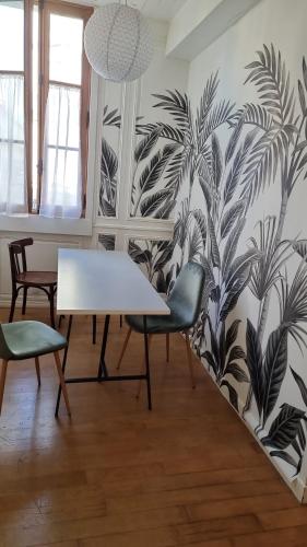 A 2 PAS DU PARLEMENT - 55M2 - 2 CHAMBRES