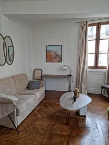 Appartement A 2 PAS DU PARLEMENT - 55M2 - 2 CHAMBRES 20 Rue Hoche 35000 Rennes Bretagne