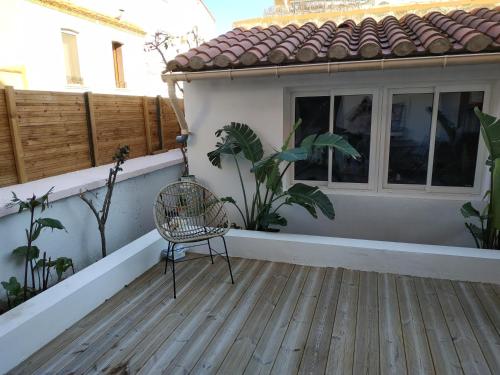 a 2 pas du port, rez de jardin, Port love