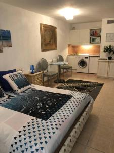 Appartement À 300m du Casino - Grand Studio avec Piscine 1 Rue du Marché 06240 Beausoleil Provence-Alpes-Côte d\'Azur