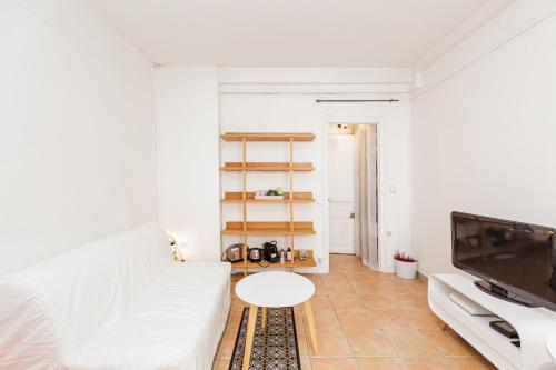 A bright studio near Paris