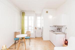 A bright studio near Paris
