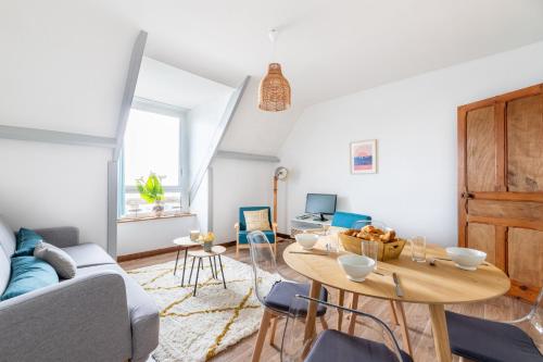 A cinquante metres de la plage, appartement de charme vue mer