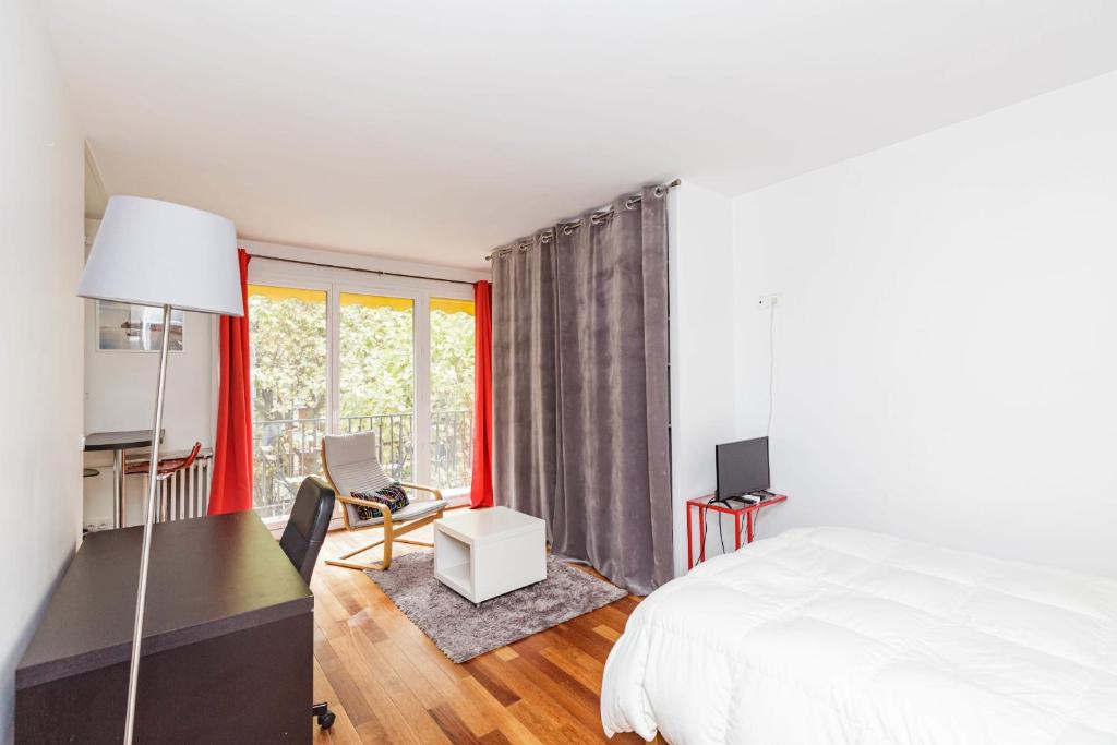 Appartement A cosy nest with a balcony near the Seine 2 Rue de Rémusat 75016 Paris