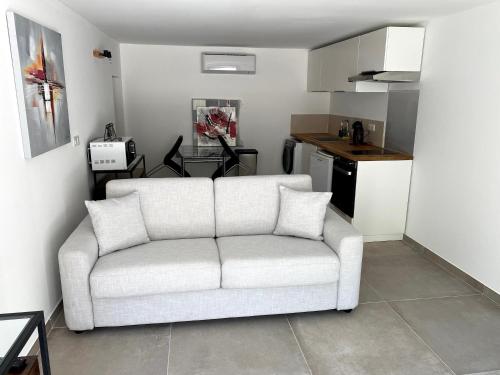 Appartement A découvrir : studio à 3km d’Avignon 8 Boulevard de la Deuxième Dim 30133 Les Angles (Gard) Languedoc-Roussillon