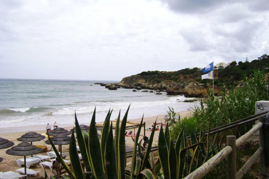 A dois passos da praia Rua Oliveira Martins Edifício Ouramar 1 F, 8200-184 Albufeira