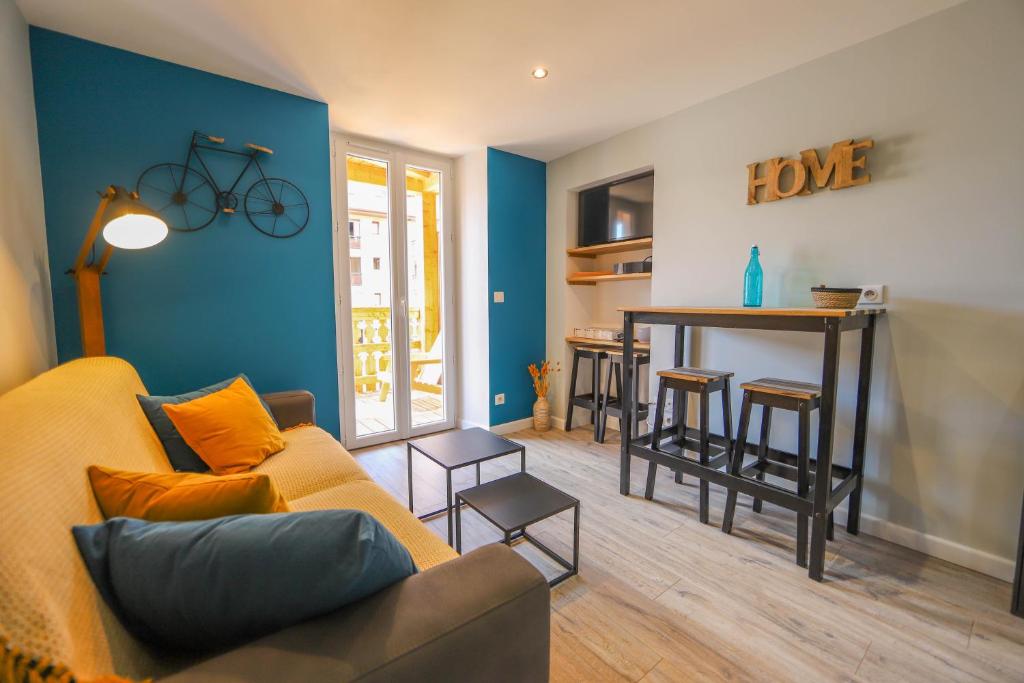 A l'aventure ! Joli T2 avec balcon, centre ville. 13 Rue Royale, 74000 Annecy