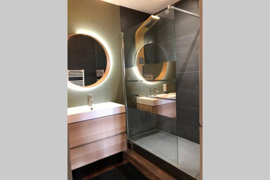 A l'Equerre #ChaussonsMouton Etage 3 24 Rue Anatole France, 83000 Toulon