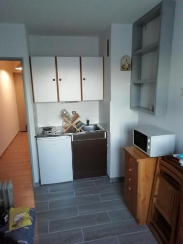 A louer studio situé au clos saint Martin