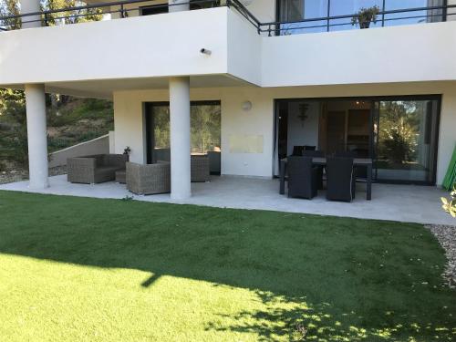 A SUARA- CORSE- APPARTEMENT 2 chambres 5 à 7 pers, jardin et piscine