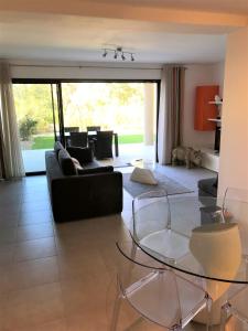 A SUARA- CORSE- APPARTEMENT 2 chambres 5 à 7 pers, jardin et piscine