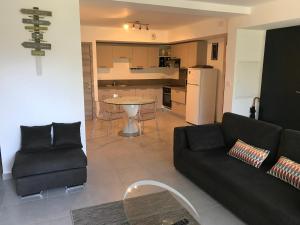 A SUARA- CORSE- APPARTEMENT 2 chambres 5 à 7 pers, jardin et piscine