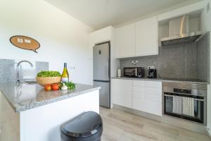 A TARAMBOLA - Walking distance to Monte Clerigo and Amoreira beaches