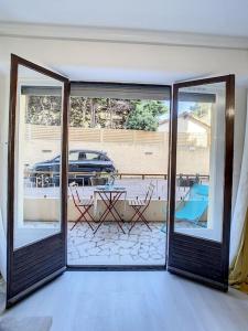 A01 Grand T1 confort Centre Ville Mer à pied Clim