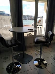 Abri Côtier-3 étoiles-vue imprenable sur port de plaisance