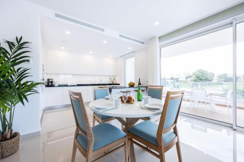 Adega Marina Apartments - Urban View